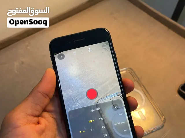 آيفون 2 SE مستعمل بسعة 64 جيجابايت من أبل، عمر السنة إلى السنتين، لون أسود
