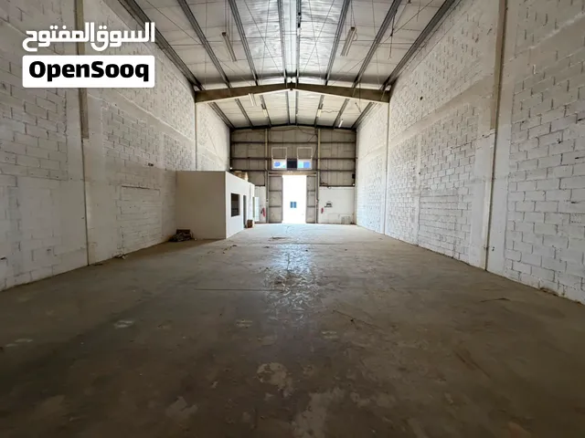 مستودع للإيجار في الصناعية 11 على الشارع الرئيسي ( الشارقة )
