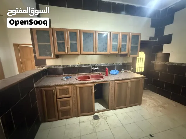 مطبخ مستعمل في حالة جيدة