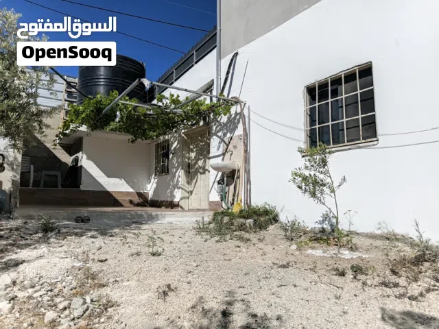 يت مستقل للبيع قائم على أرض واسعة في موقع مميز وهادئ بـ (كفرقود جبل عاصي).