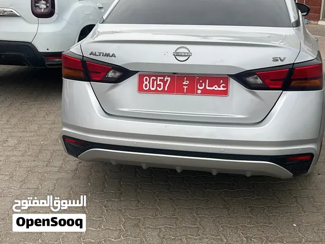 نيسان التيما 2025 فضي SL أوتوماتيك صالون / سيدان للإيجار اليومي