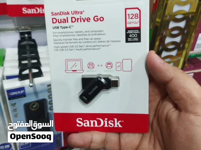 للبيع سماعات وشواحن وفلاشات