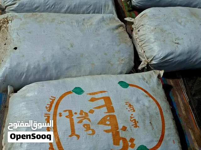 متوفر تمر طازج اقرا الوصف