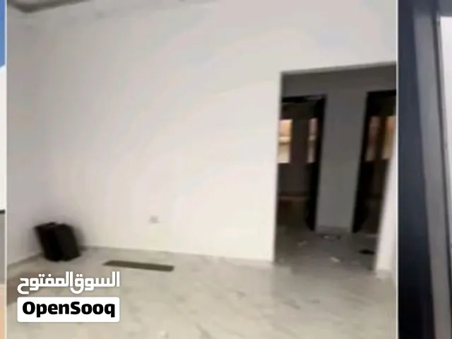 نبحث عن غرفه مع عائله محترمة نساء او من لدية غرفه في الشهامه او الرحبه او السمحه يتواصل يكون سعرها م