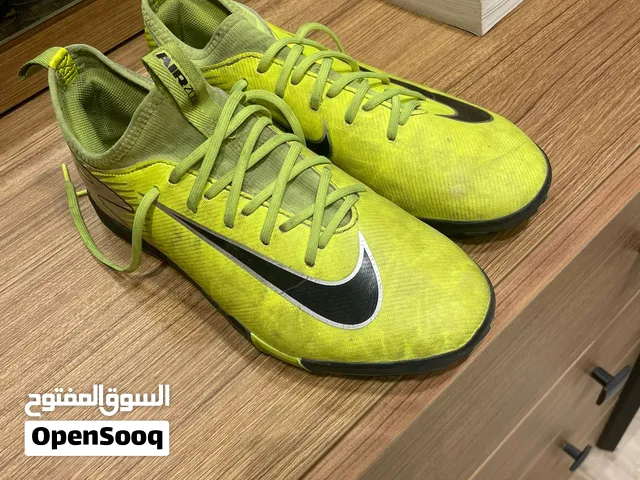 جزمة كوره أطفال للبيع نايك اصلي مقاص38