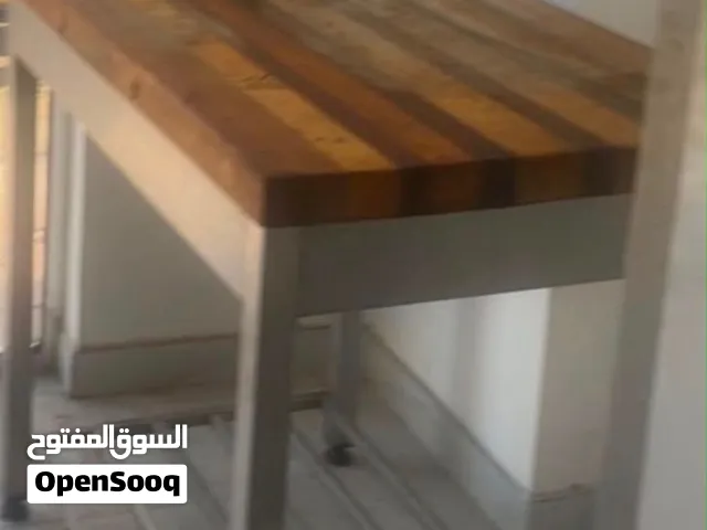 طاولة للبيع
