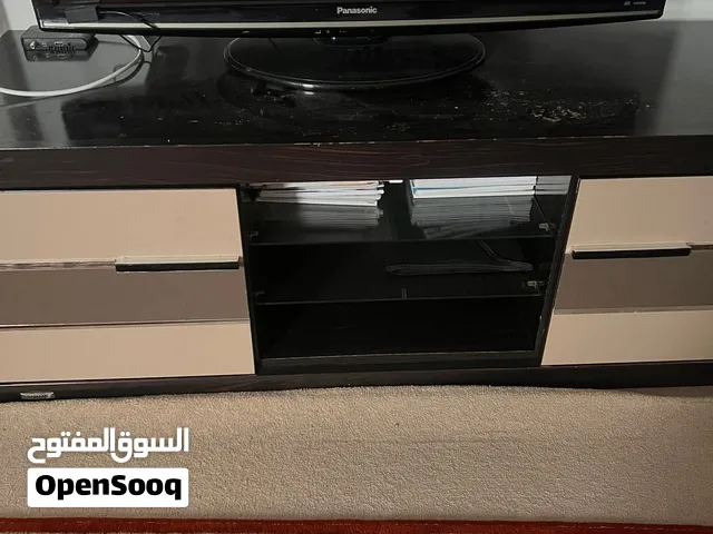 طاولة تلفزيون مستعملة للبيع
