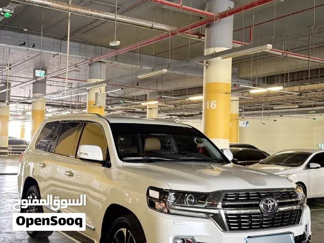 تيوتا لاندكروزر جي اكس ار قراند تورينق