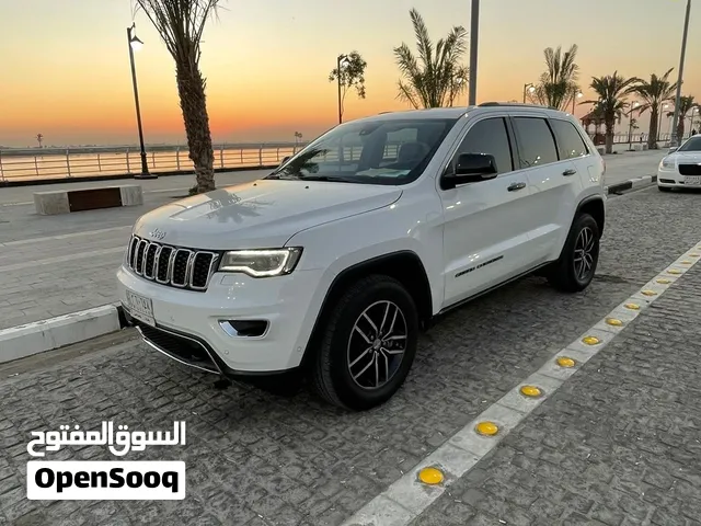 جيب كراند شيروكي لاريدو  موديل 2018