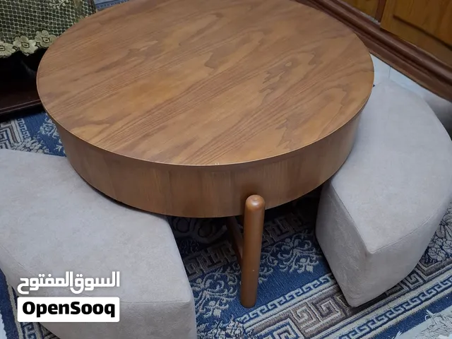 ترابيزة خشب + 3 بوف + مساحة تخزين