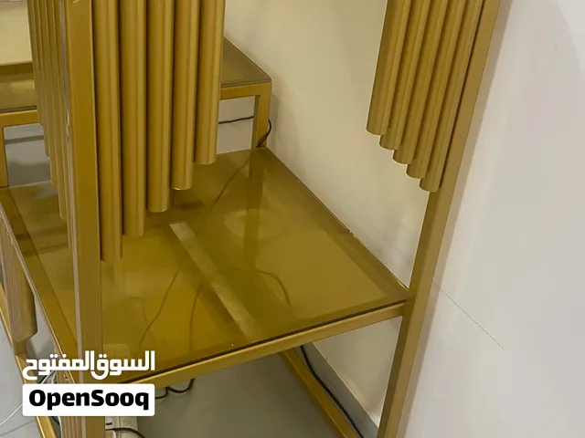 طقم طاولات زجاج عاكس ذهبي شبه جديد