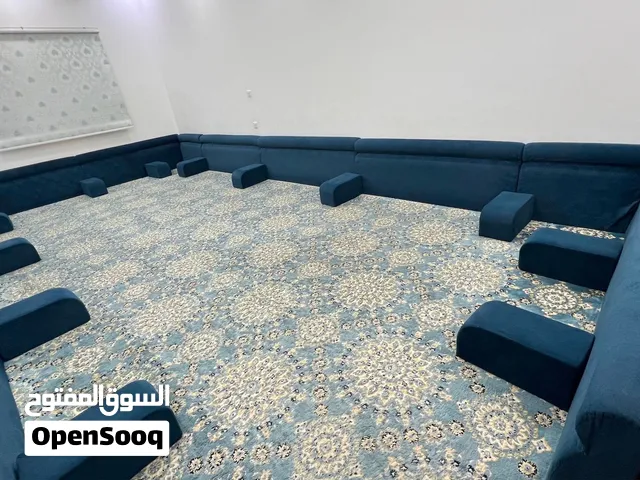 شقة للإيجار شبة مفروشة في مدينة حمد دوار 2 نظيفة