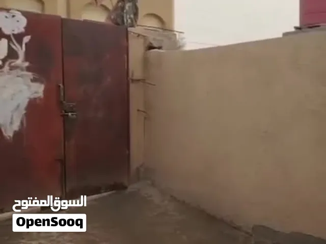 البيت على شارع تجاري العام مقابل مدرسه الزيزفون