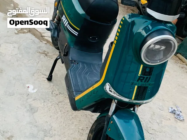 دراجه شحن R11 حلوه نضيفه كلش وكلشي شغال بيها وبطارياتها 5 حلوات نضاف سعرها 450 الف مكايي شط العرب