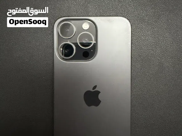 ايفون 15 برو ماكس أسود مسنجد مستعمل حالة ممتازة مع الكرتونة وذاكرة 256 جيجابايت