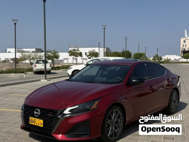 نيسان التيما 2023 SR توربو 2.0 فل أبشن الشاشه الكبيره كامل المواصفات الممشى قليل 93 الف
