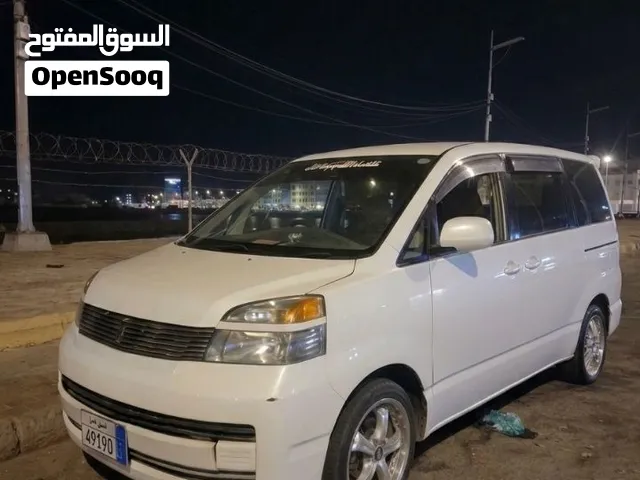 تويوتا فوكسي2005 للبيع