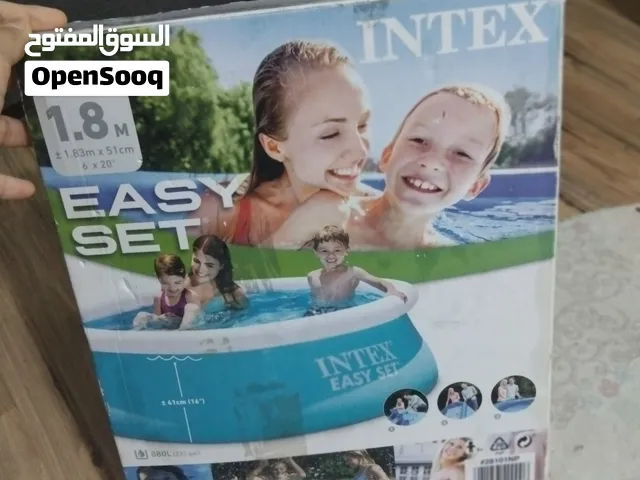 حوض سباحة  جديد لم يفتح