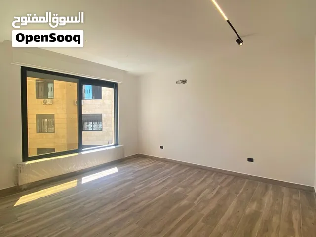 شقة طابق ثاني235م في ضاحية النخيل باطلالة رائعة