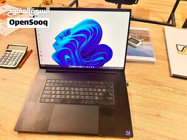 RAZER BLADE 18 DISPLAY: 240hz 2k 18 inch GPU: RTX 4070 CPU: i9 13950HX RAM: 32 GB SSD 1Tb + SSD 1Tb