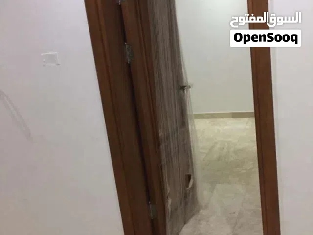 شقة تجاريه بتشطيب سوبر لوكس ف سنتر الظهرة بلمصعد تصلح اي نشاط تجاري