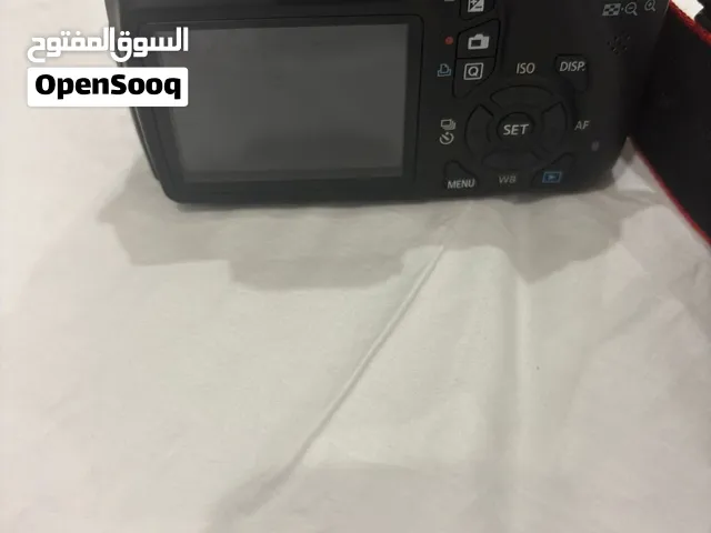 للبيع كاميرة كانون مع عدستها
