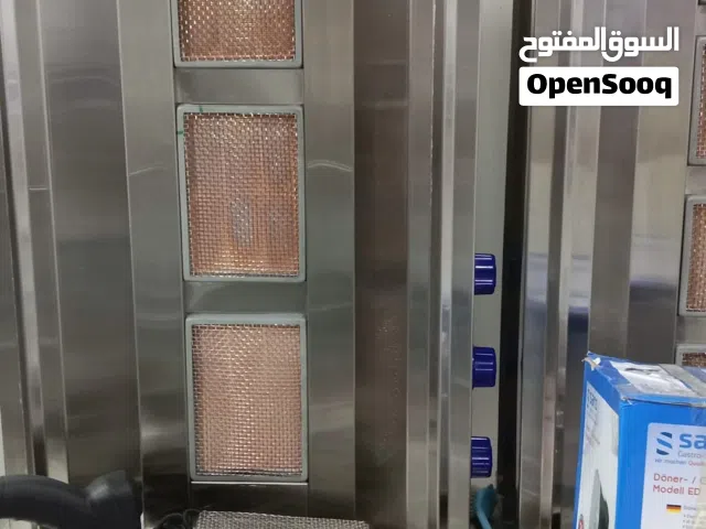 مكينات شاورما لبيع وفي ايضاً طاولات ومغاسل وجميع معدات مطاعم وفنادق