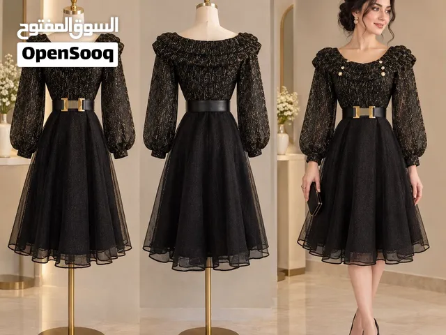 فستان أسود مع خيوط ذهبيه