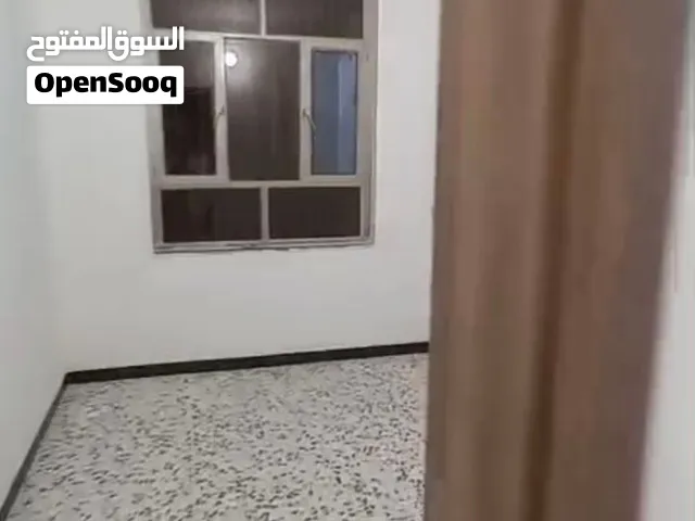 شقة طابق اول وليس ارضي 2غرف نوم مطبخ استقبال