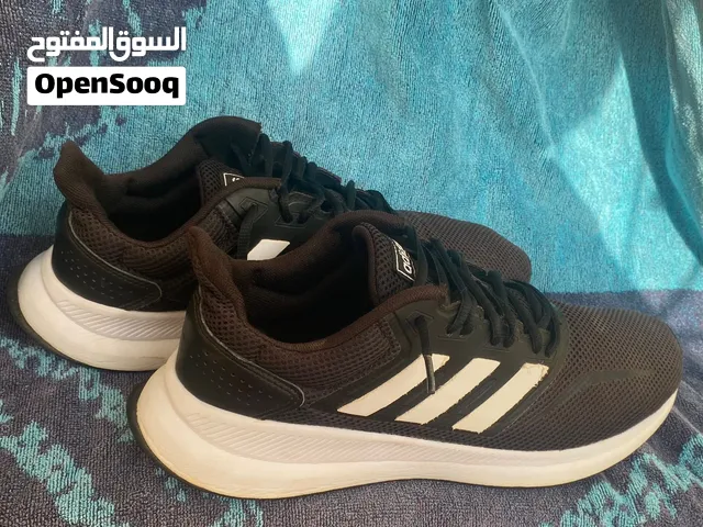 حدائ رياضي جيد شبه مستعمل