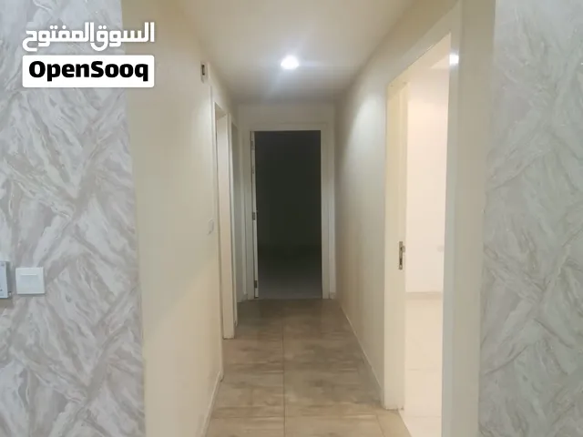 شقه للبيع بموقع مميز ببوشر و بالقرب من جميع الخدمات بمساحة 120 م