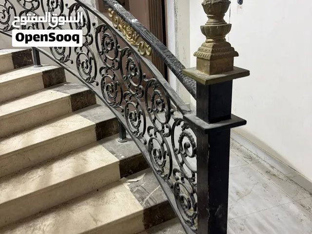 للبيع ابواب ودرج