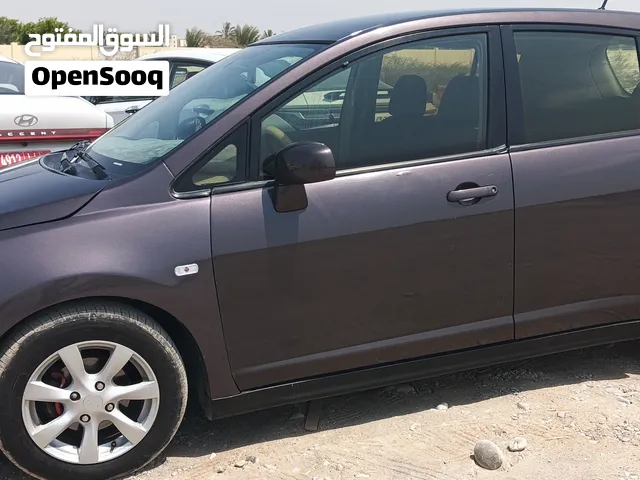Nissan tida hatchback 2008