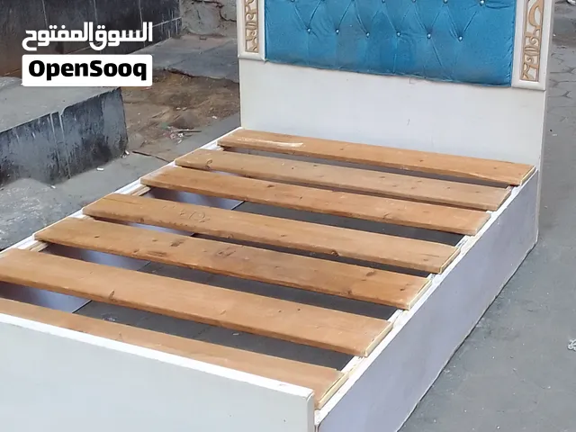 ربنا يبارك لصاحب النصيب  سرير دمياطي عرض 120سم افخاد سحارة وملة موسكي بحالة ممتازة للتواصل 010165