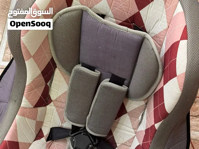 مقعد سياره للاطفال مستخدم بحاله جيدة لايوجد به عيوب لاياخذ مساحه كبيره وزنه غير ثقيل نظيف 90%
