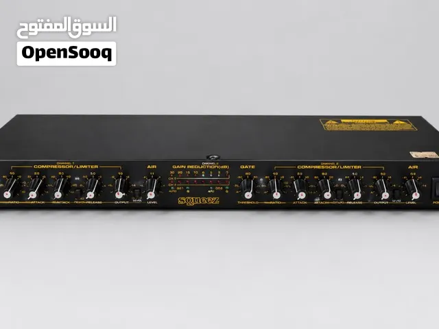 هذا الجهاز هو Tapco by Mackie Squeeze SQ-2
