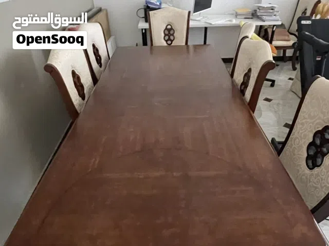 طاولة طعام مع 6 كراسي