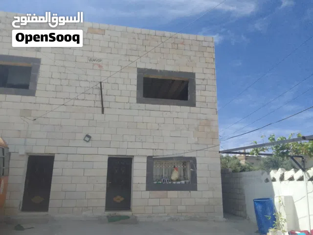 بيت مكون من طابقين الطابق الثاني عظم مساحة الطابق الثاني عظم 110متر الطابق الأول مساحة 180متر مك