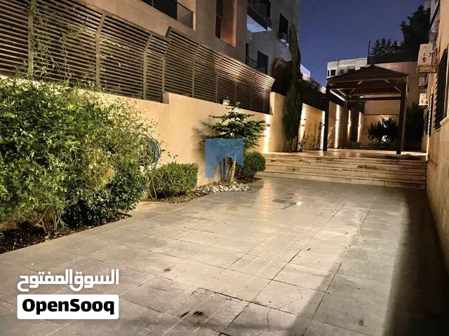 شقة أرضية فاخرة للبيع في خلدا  - العوجانية - قرب الهمشري 190م مع حديقة وترسات 250م تشطيب سوبر ديلوكس