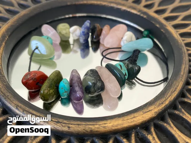 أسواره من الأحجار الكريمة