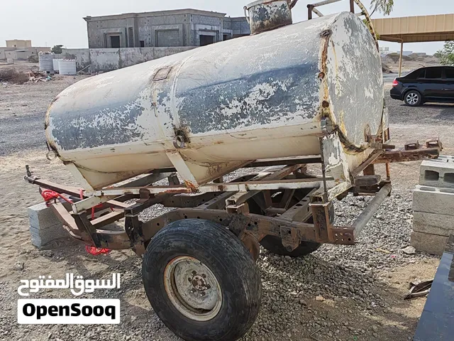 قالوصة تنكر ماي مع شاصي لاندكروز