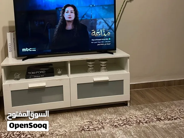 طاولة تلفزيون