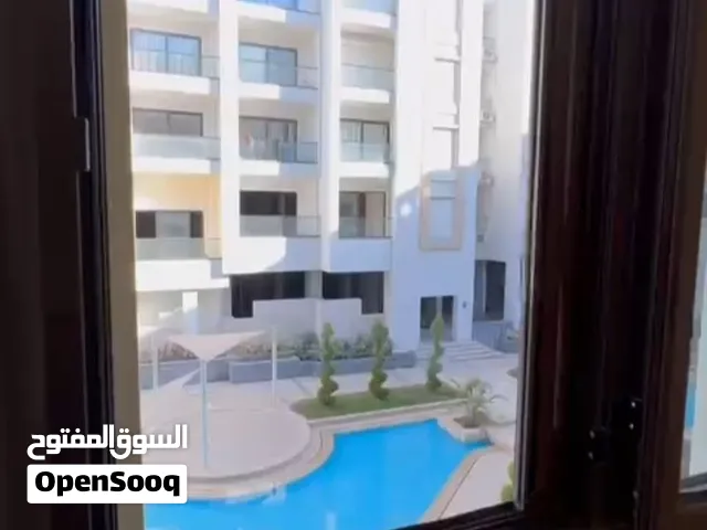 جناح فندقي استثمار للبيع في كمبوند بالشروق بيتأجر يومياً ب 100 دولار بعقد إيجار مع شركه أداره وتشغيل