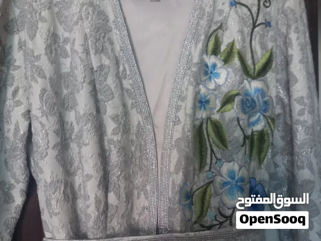 قفطان مغربي بسعر رمزي للبيع المستعجل
