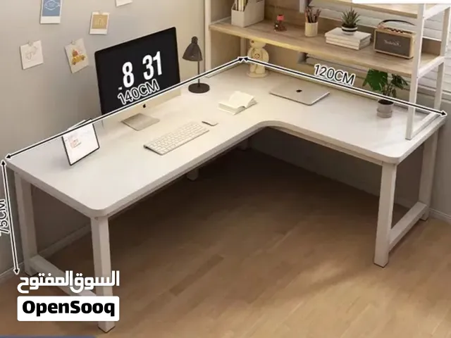 طاولة جيمنج ومكتب مع رفوف هديه! الطاوله جديدها ويوجد توصيل