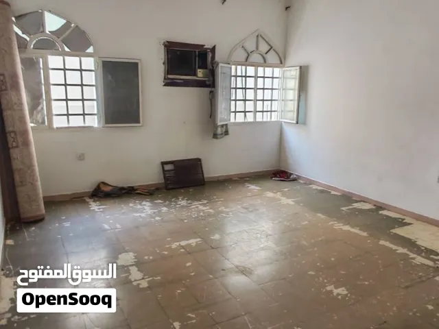ابحث عن 2 طلاب للمشاركة ( غرفه و صاله و دورة مياه )