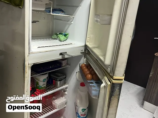 Refrigerator with freeezr