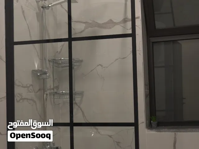 شقه فاخره مفروشه للإيجار اثاث حديث خدمات متكامله كادر خاص للنظافه