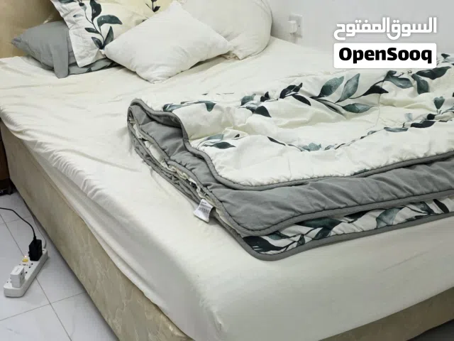 سرير نفر ونص والثاني سرير نفر وكبت جانبي
