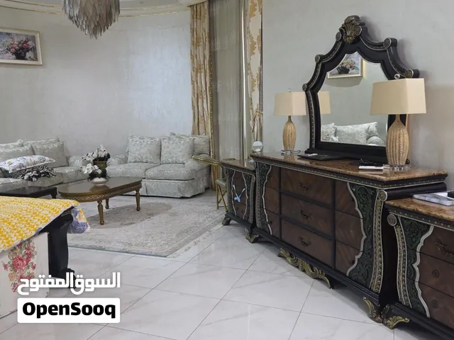 غرفة نوم كلاسيكيه